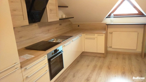 Zadovoljna stranka, Hrast pri Vinici