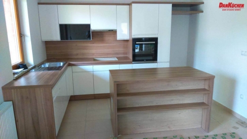 Zadovoljna stranka, Metlika