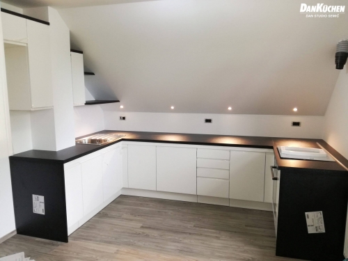 Zadovoljna stranka, Semič