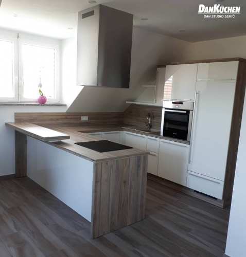 Zadovoljna stranka, Semič